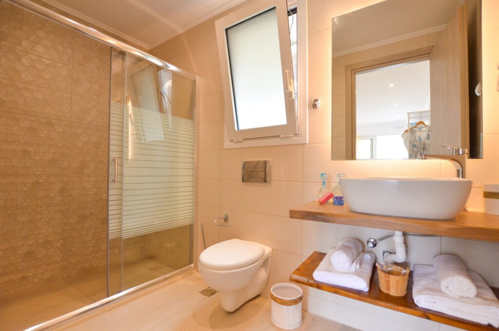 GroundFloorB_bathroom01-min