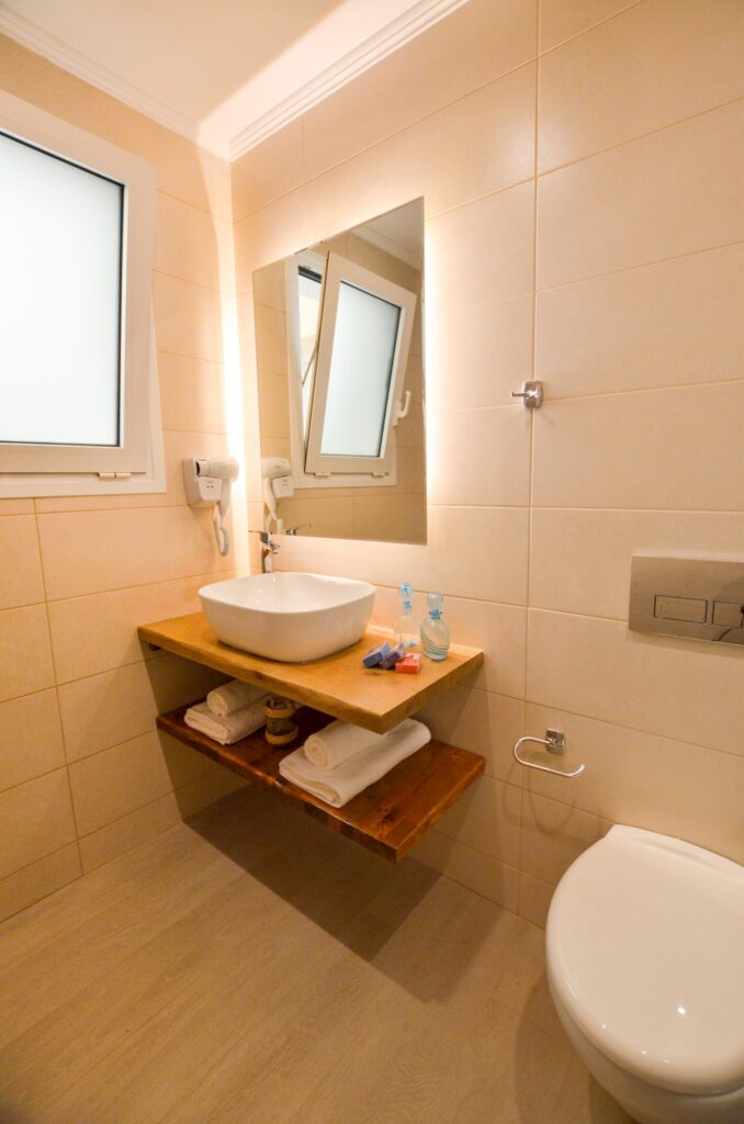 GroundFloor_South_bathroom01-min