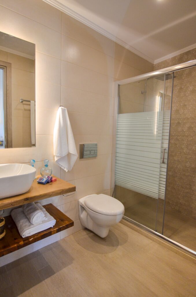 GroundFloor_South_bathroom02-min